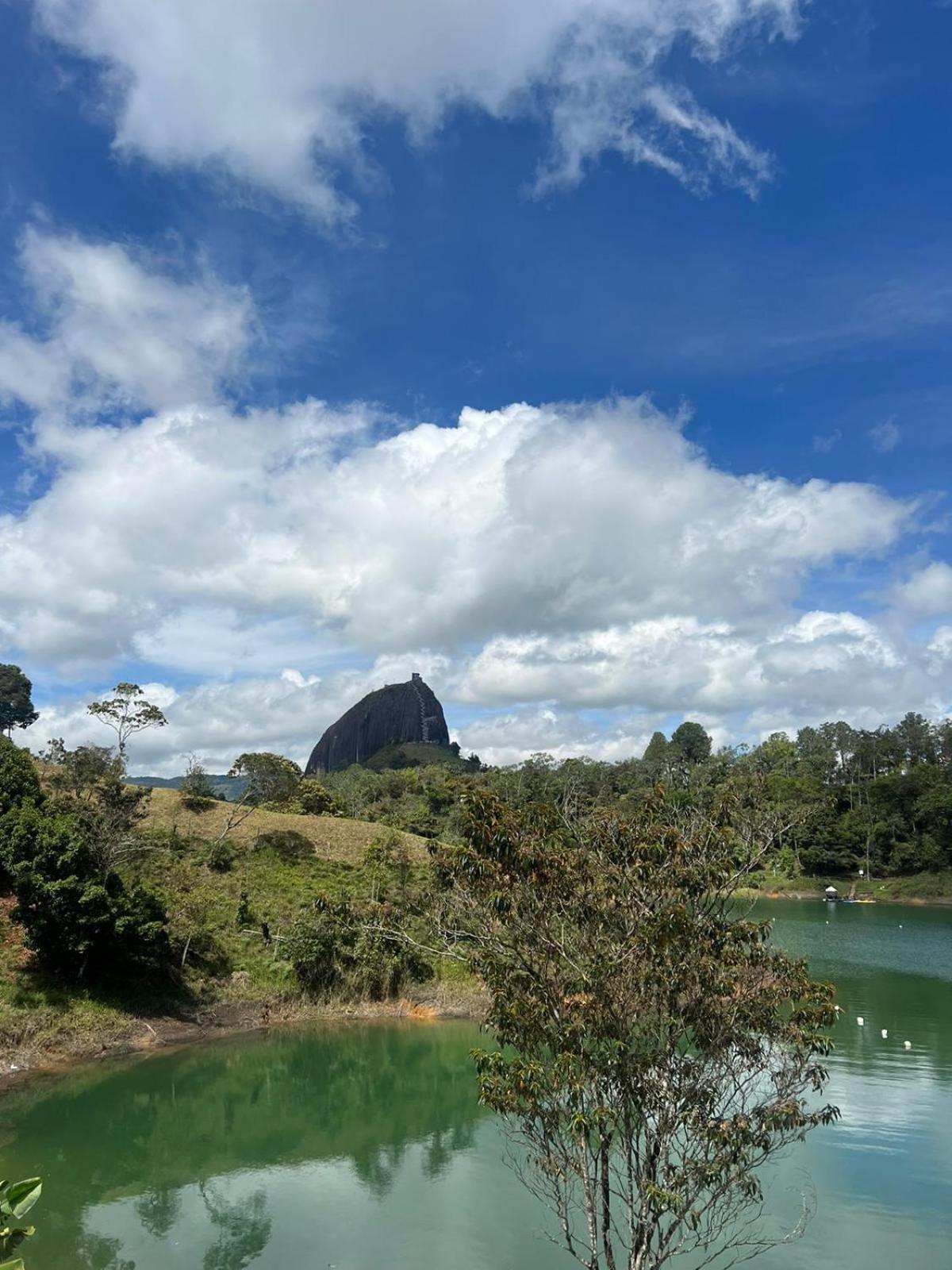 Sin Prisa "Not Rush" Cabana Preciosa! Con Jacuzzi, Vista Y Acceso Directo Al Embalse, Vista A La Piedra , Deporte Acuatico Paddle Board And Breakfast Incluidos ! Imperdible กัวตาเป ภายนอก รูปภาพ