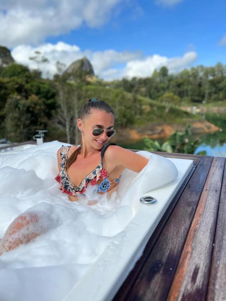 Sin Prisa "Not Rush" Cabana Preciosa! Con Jacuzzi, Vista Y Acceso Directo Al Embalse, Vista A La Piedra , Deporte Acuatico Paddle Board And Breakfast Incluidos ! Imperdible กัวตาเป ภายนอก รูปภาพ