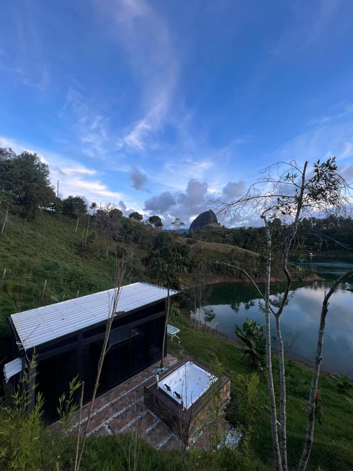 Sin Prisa "Not Rush" Cabana Preciosa! Con Jacuzzi, Vista Y Acceso Directo Al Embalse, Vista A La Piedra , Deporte Acuatico Paddle Board And Breakfast Incluidos ! Imperdible กัวตาเป ภายนอก รูปภาพ