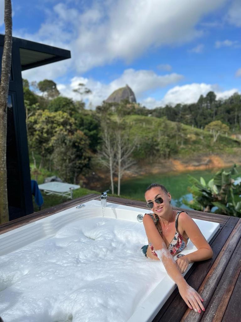 Sin Prisa "Not Rush" Cabana Preciosa! Con Jacuzzi, Vista Y Acceso Directo Al Embalse, Vista A La Piedra , Deporte Acuatico Paddle Board And Breakfast Incluidos ! Imperdible กัวตาเป ภายนอก รูปภาพ