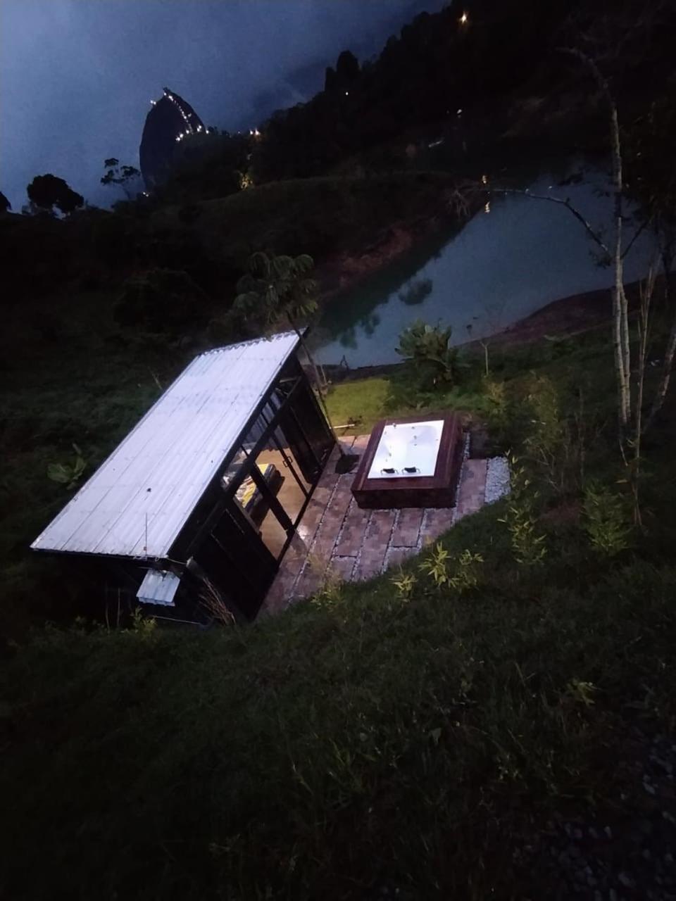Sin Prisa "Not Rush" Cabana Preciosa! Con Jacuzzi, Vista Y Acceso Directo Al Embalse, Vista A La Piedra , Deporte Acuatico Paddle Board And Breakfast Incluidos ! Imperdible กัวตาเป ภายนอก รูปภาพ